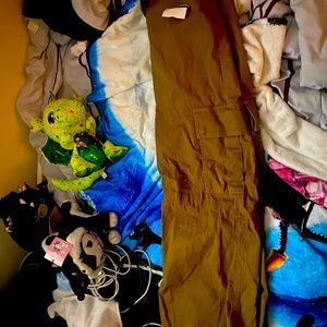 Army green cargo pants ! Wide leg